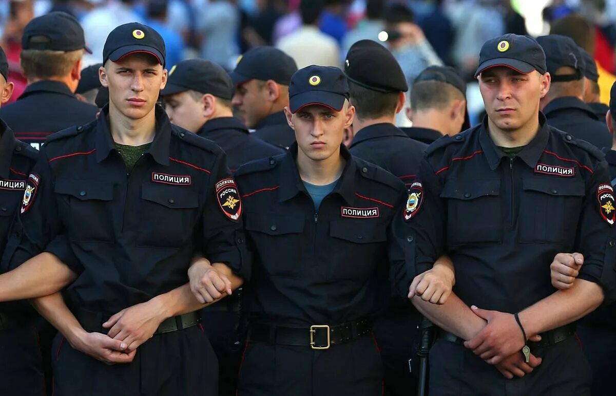 Почему так много полиции сегодня