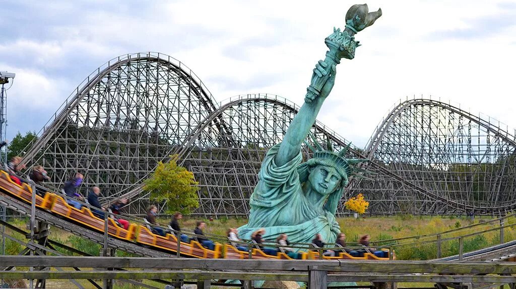 Хайде фото. Хайде парк в Германии. Парк аттракционов в Германии Heide Park. Хайде парк американская горка. Хайде парк горки.