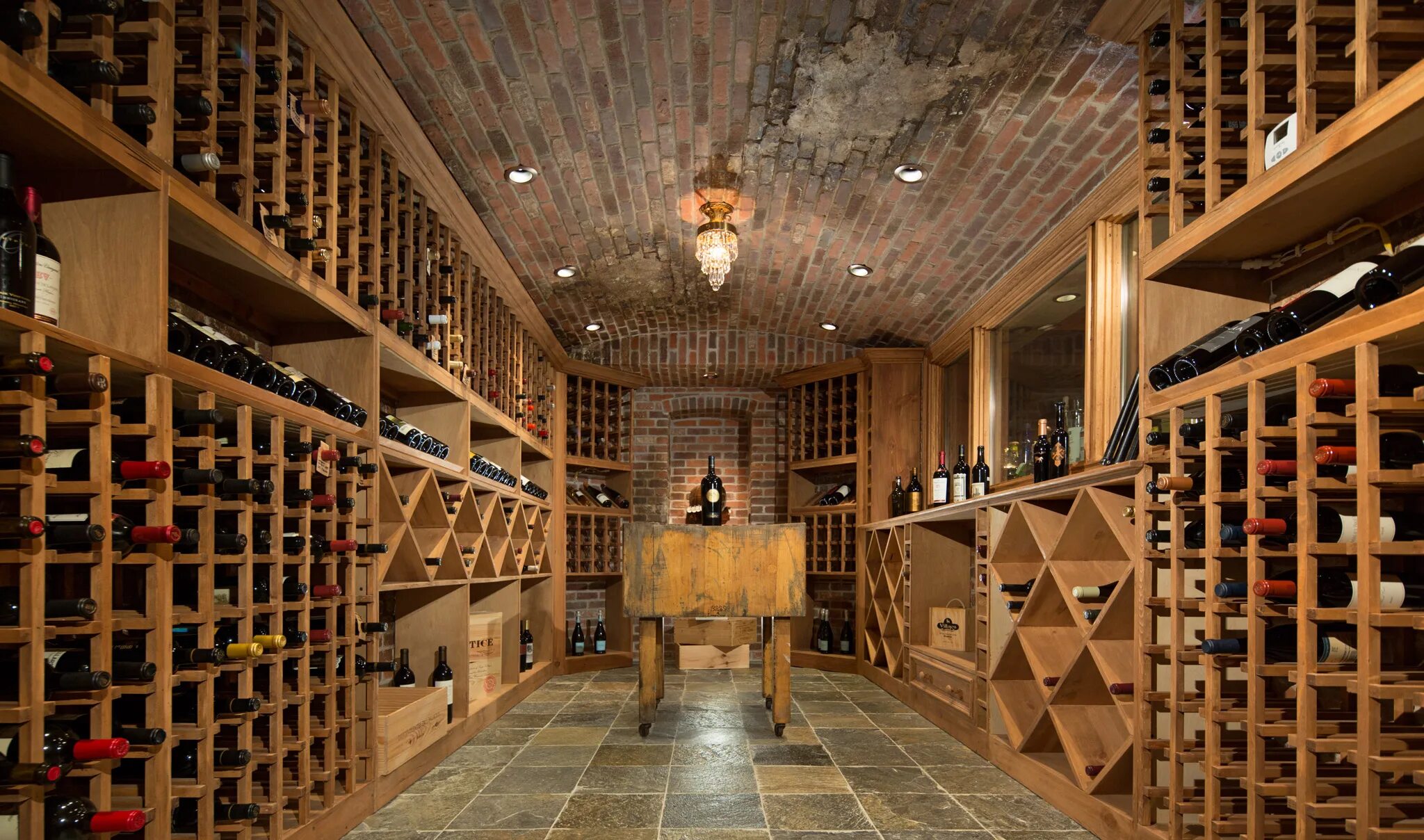 Купить дом в вине. Wine Cellar Luxury. Тотан Кузембаев винный погреб. Винный погреб стиль. Винный подвал.