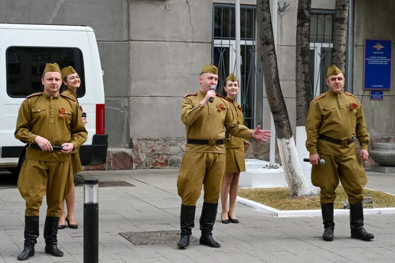 9 Мая красновиерск 2020. 9 Мая 77 лет Победы. 9 Мая Красноярск. Ведущие на 9 мая фото. 9 мая красноярский край