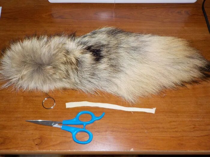 как сделать хвост из меха. как сделать хвост из меха. как сделать хвост из меха. хвост из кастрюли. брелок лисий хвост.