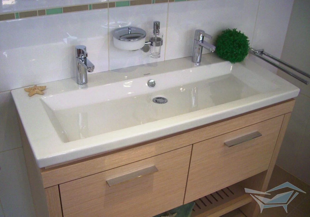 Два смесителя в ванной. Раковина duravit 1200. раковина duravit 2nd floor. щелевая раковина 1200. раковина 1200х350 по 2 смесителя подклеенная снизу.