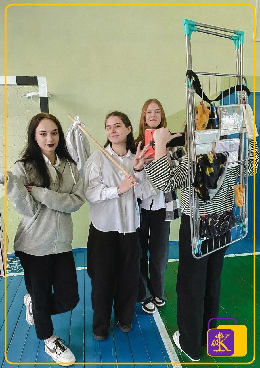 В школе флешмоб «день без рюкзаков»!. День без идеи в школу. Тематический день без рюкзаков. Акция без портфеля в школе. День без рюкзака в школе.