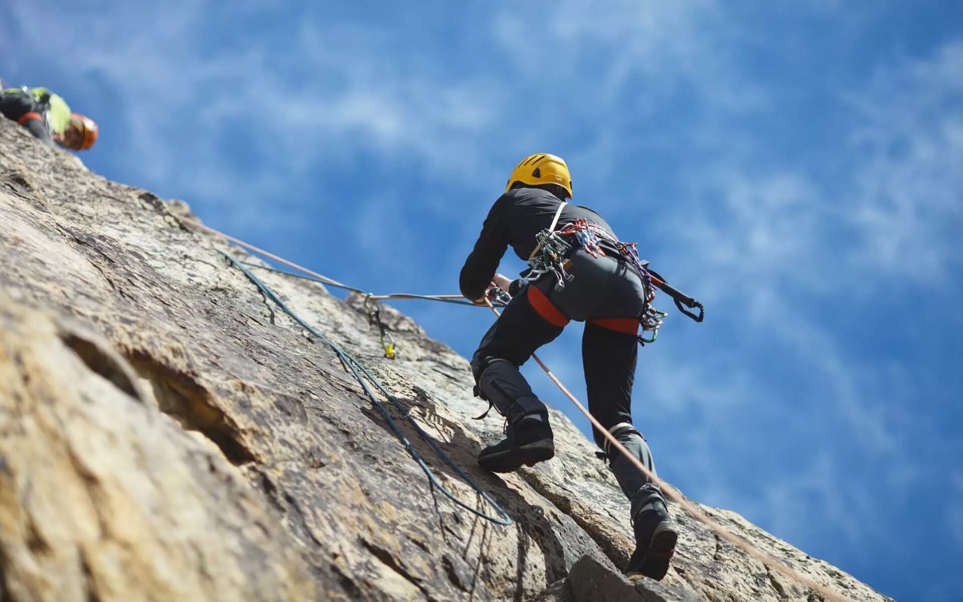 Climb up high. Альпинисты. Скальный альпинизм. Скалолазание в горах. Скалолаз.