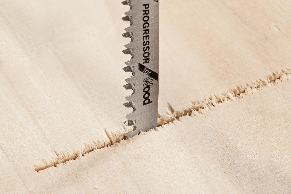 Чистый пропил. Электролобзик фанера малярная лента. Сегментные пропилы фанеры. Пилка для лобзика по столешнице 40мм без сколов. Чистый пропил.