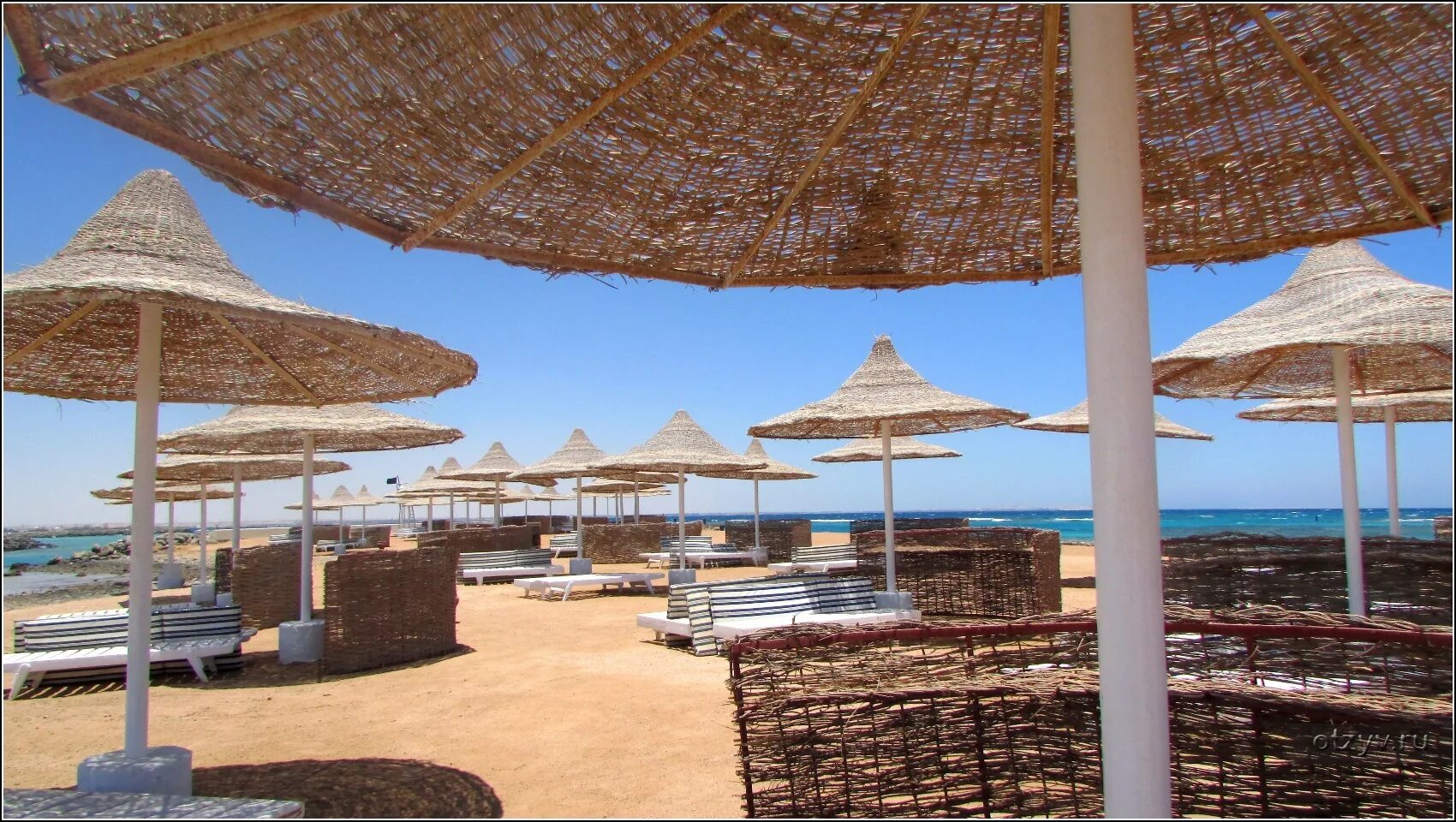 Coral beach египет. Корал Бич Хургада 4. Coral Beach Hotel Hurghada Египет Хургада. Клеопатра Корал Бич Хургада. Пляж Мохито Хургада.