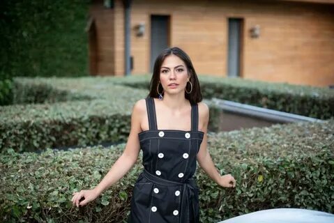 То ли принцесса, то ли лягушка: Демет Оздемир и ее путь к вершине успеха 🌊 Курор