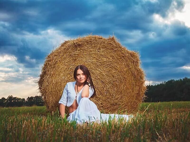 Сена 2015. Скирда сноп. Фотосессия на сене. Фотосессия в поле. Фотосессия с сеном.