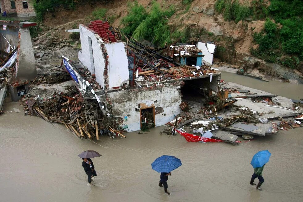 Землетрясения цунами наводнения. Наводнение в Хэнань. ЦУНАМИ В Китае. ЦУНАМИ В Китае 2022. Стихийные бедствия в Китае.