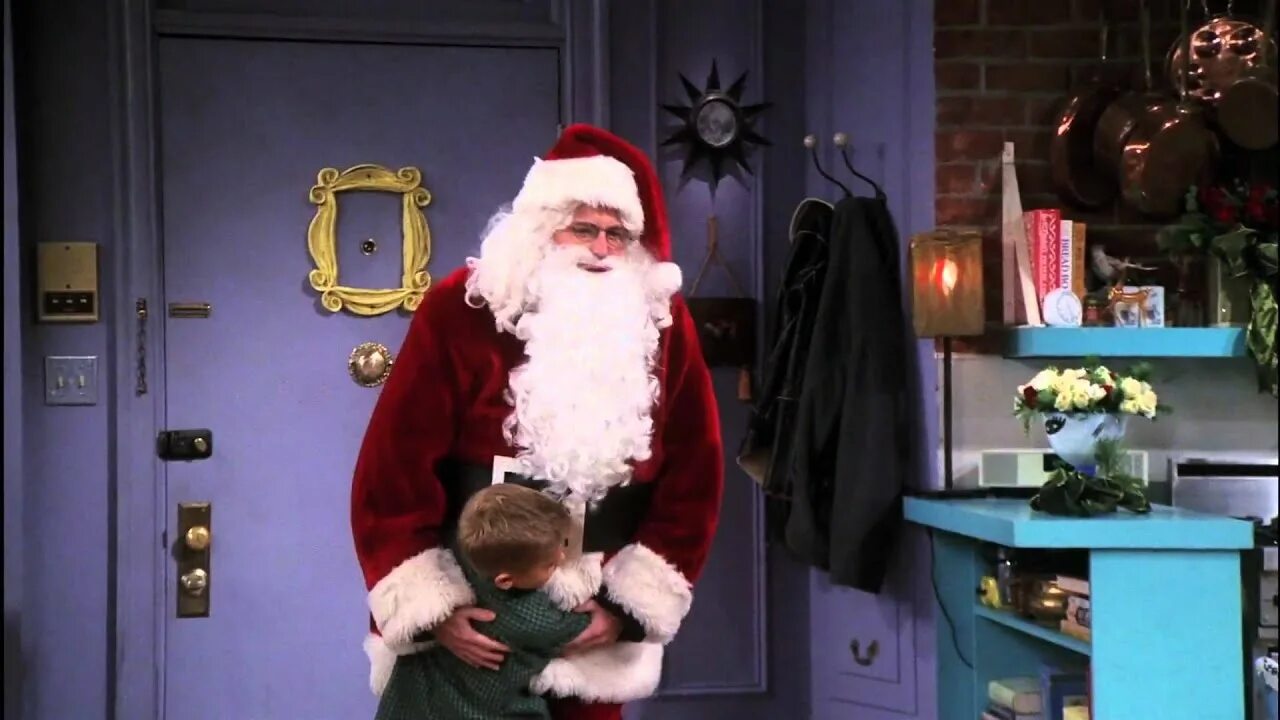 During the holidays my. Новогодние посиделки за фильмом. Саммер глау помощница на праздники. Золушка рождественское желание 2019. Люди за столом новый год.