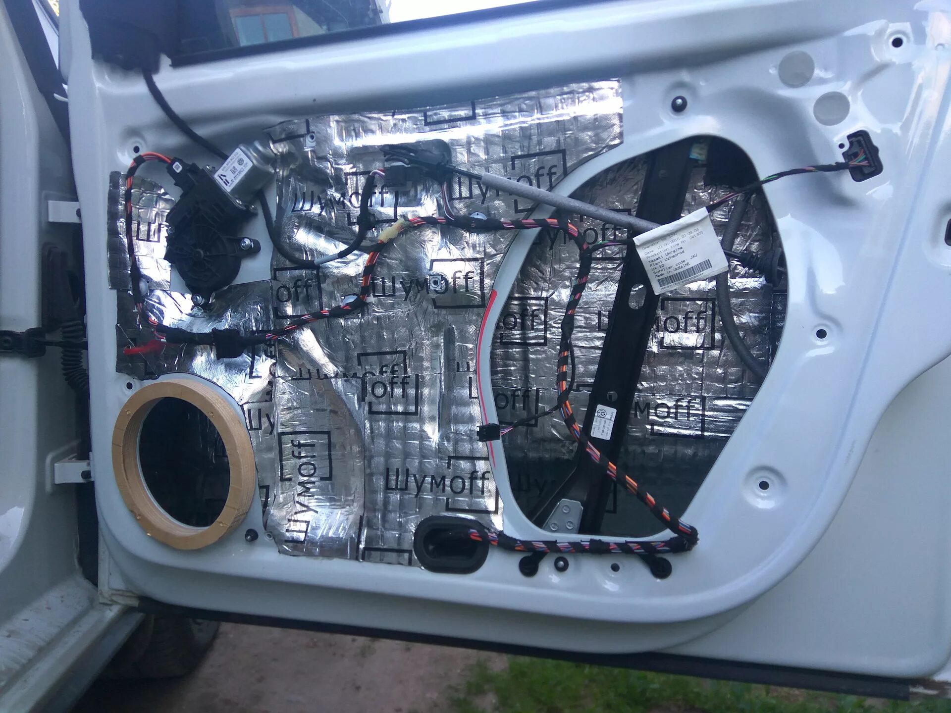 Шумоизоляция vw polo sedan. Шумоизоляция фольксваген поло седан. Шумка поло седан. Шумка поло седан. Шумоизоляция volkswagen polo.