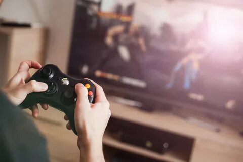 Любит играть в различные игры