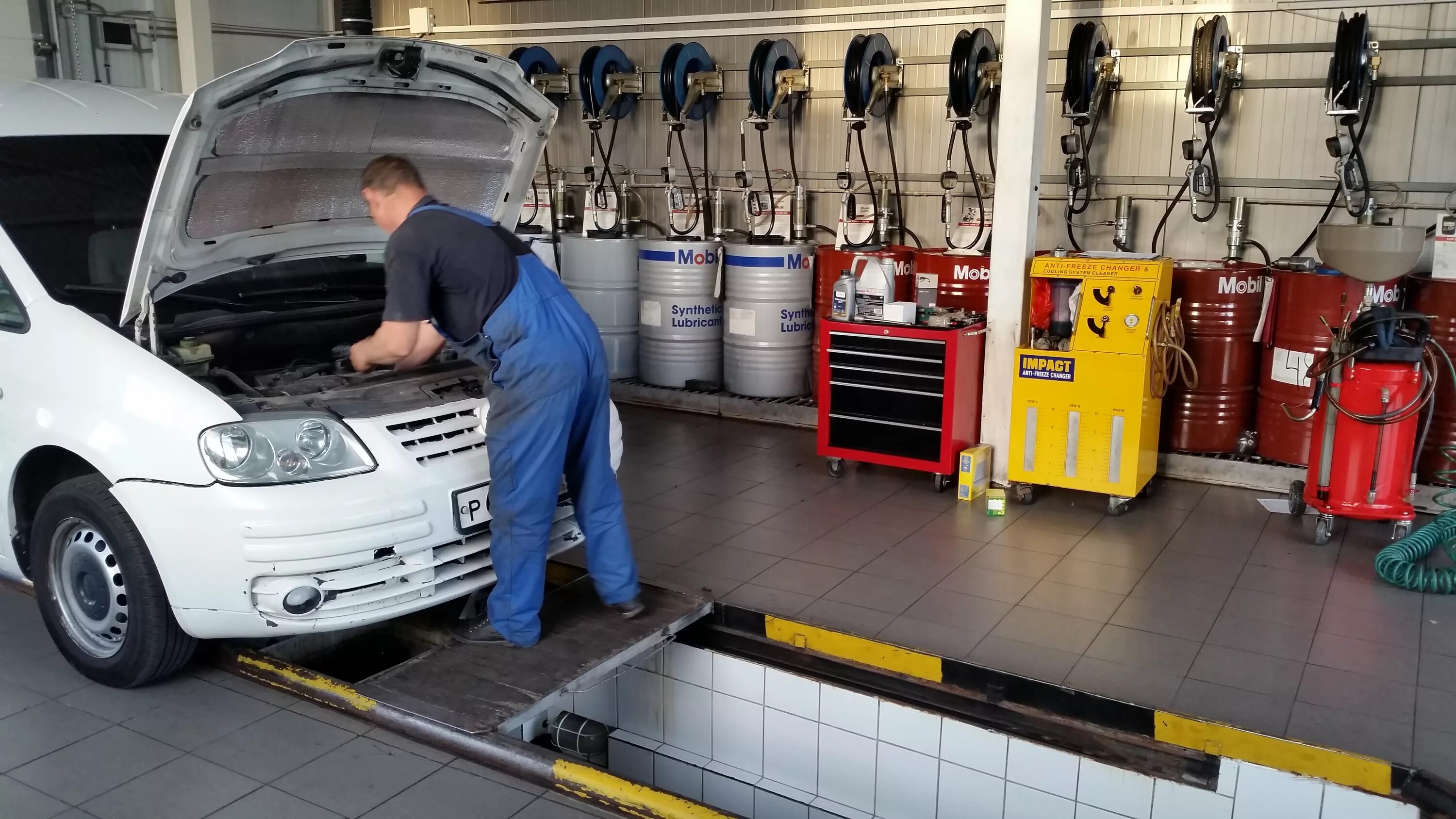 Оборудование для пункта замены масла. Пункт замены масла. Сервис по замене масла. Мир масел челябинск краснопольский проспект. Сервис по замене масла.