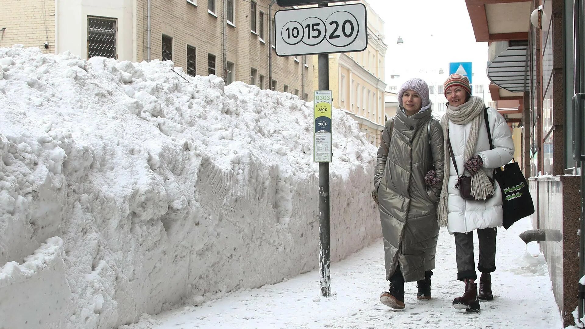 Там не бывает снега 2021. Москву завалило снегом 2022. Снегопад в Москве. Сугробы в Москве. Много снега.