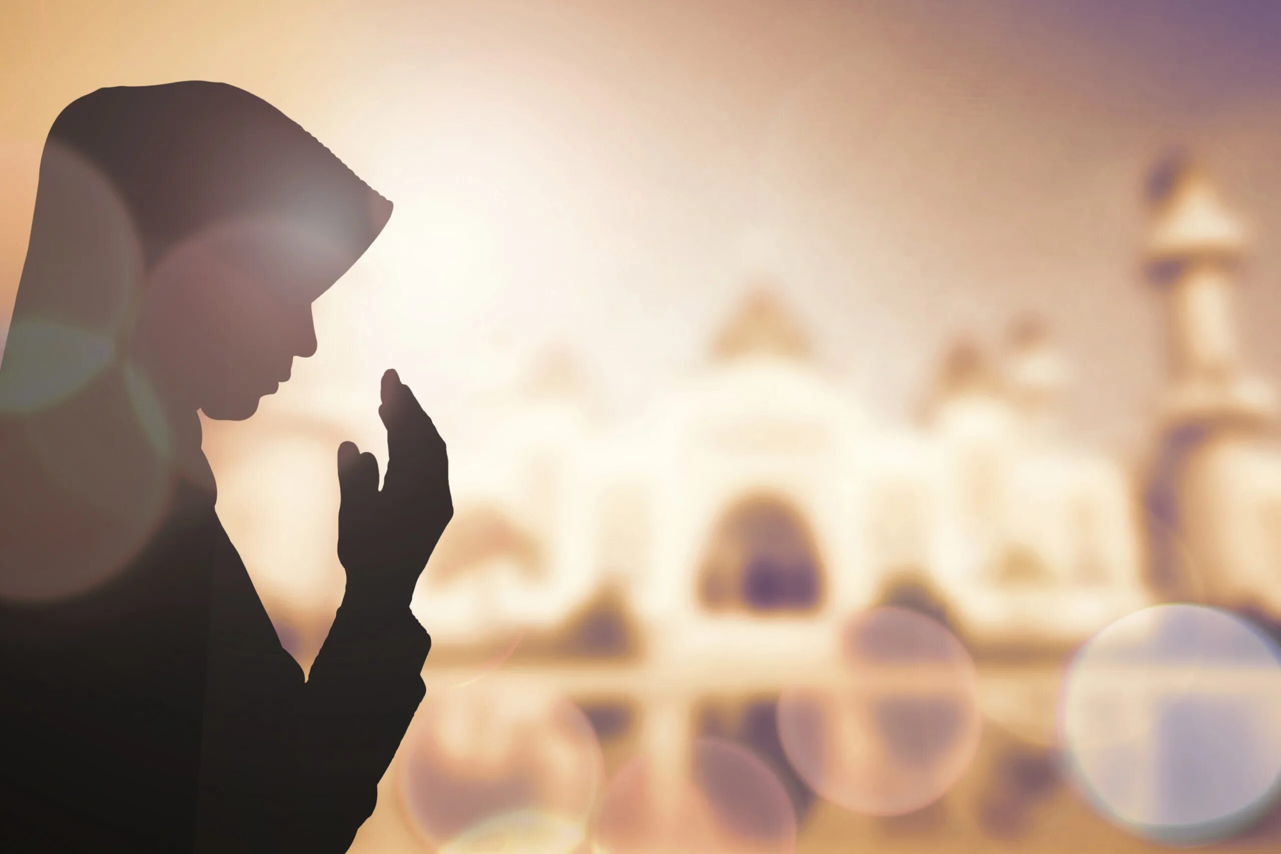 Мольба дуа. Мусульманка молится. Мусульманин молится.