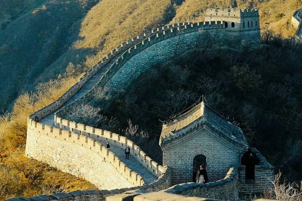 Китайская стена находится. Великая китайская стена Династия Цинь. Мутяньюй Великая китайская стена. Великая китайская стена бойницы. Участок Мутяньюй (Mutianyu) Великой китайской стены.