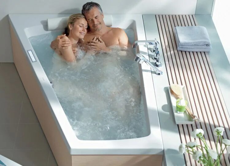 Два ванна. Duravit двухместная ванна. ванна для двоих. большие ванны для двоих. квадратная ванна для двоих.