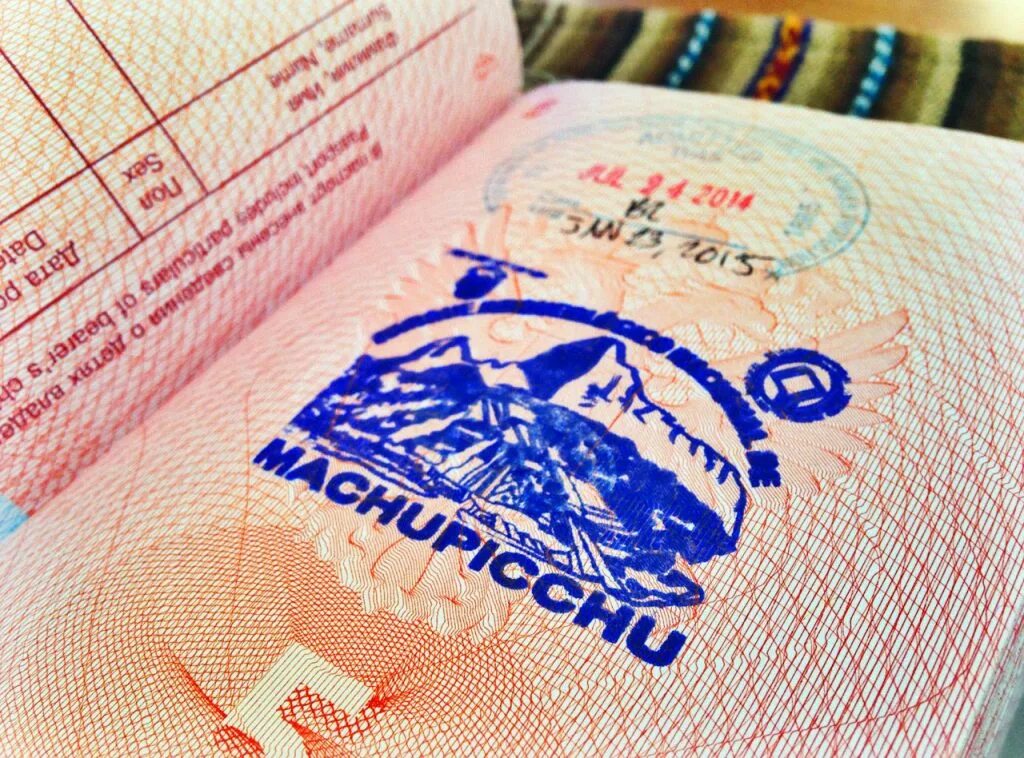 Отметки в загранпаспорте. Вместо визы платежная система. Закончилась виза. Lil kristall шенген. Польская шенгенская виза.