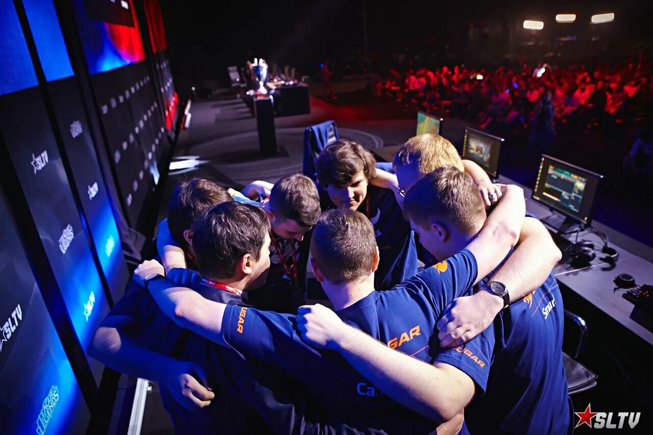 Игры компьютерные команды. Компьютерные игры киберспорт. Игры компьютерные команды. Игрок в компьютерные игры. Игрок за пк.