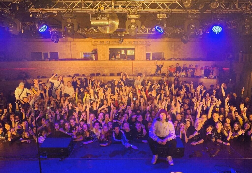 Вавилон концерты. Концерт на танцполе. Вавилон сургут концертный зал. Вавилон сургут концертный зал. Вавилон концерты.