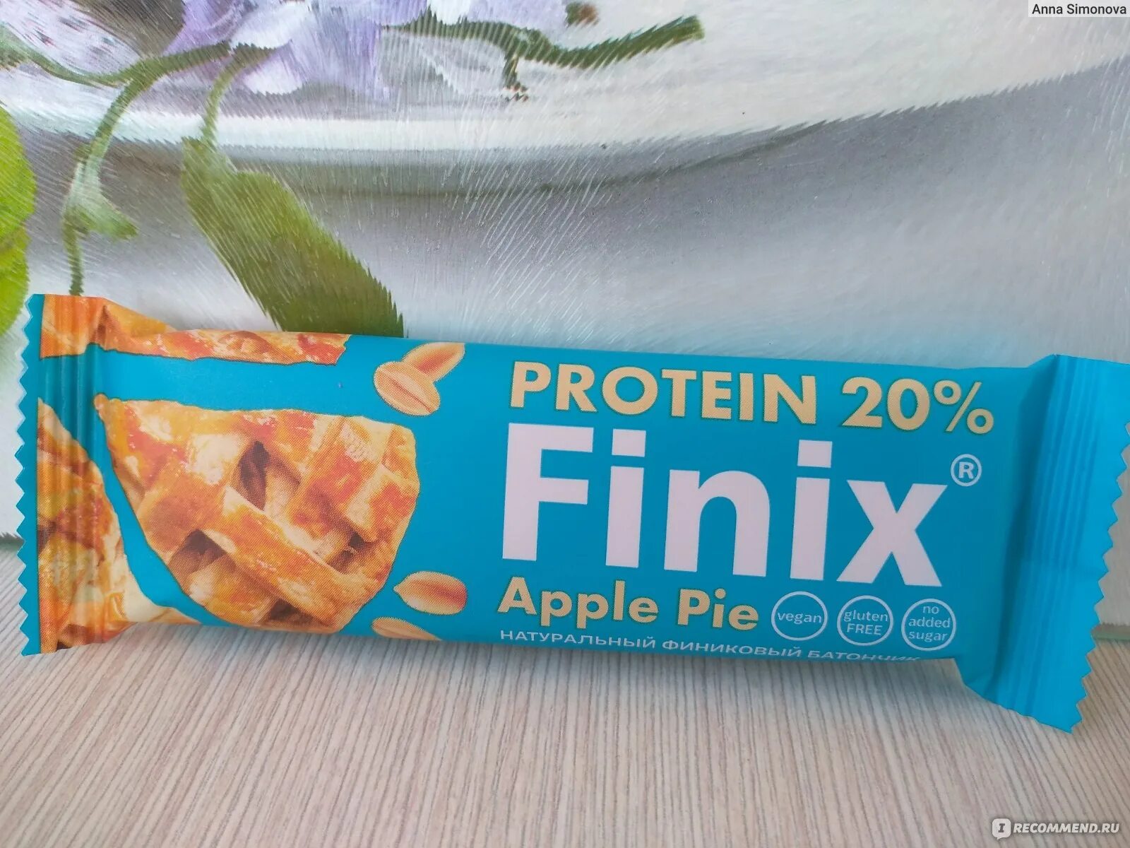 Finix батончик. Протеиновый батончик с арахисом. финиковые батончики с протеином. батончики эппл пай. батончики на фруктозе.