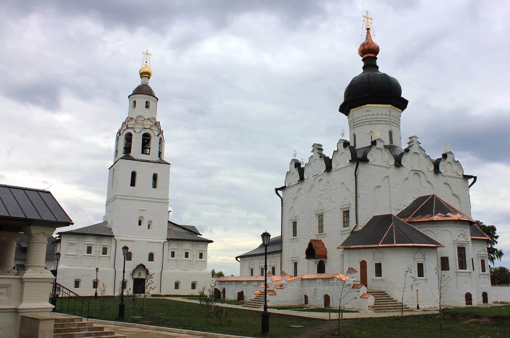 Монастырь успенской богородицы. Монастырь острова града Свияжск. Богородице-Успенский Свияжский монастырь. Успенский монастырь Свияжск.