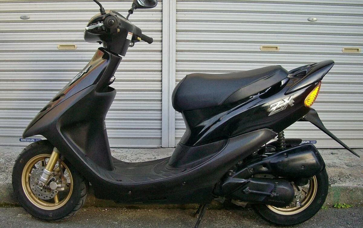 Dio отзывы. Honda Dio 35 ZX. Honda Dio 34 ZX. Honda Dio 34 Black. Honda Dio 27 черная.