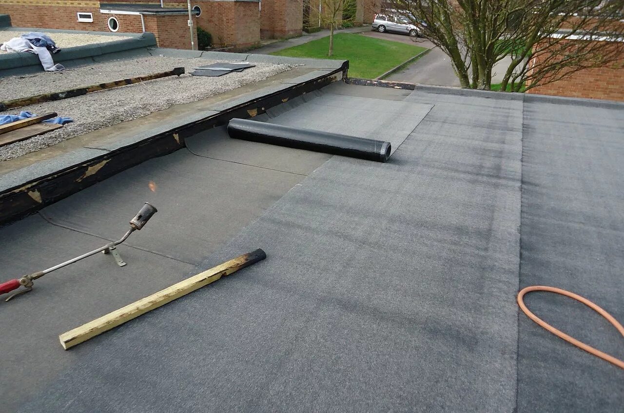 Flat roofing. Наплавляемая кровля ТЕХНОНИКОЛЬ. Кровля наплавляемая рулонная технология. Наплавляемая крыша ТЕХНОНИКОЛЬ. Односкатная наплавляемая кровля.