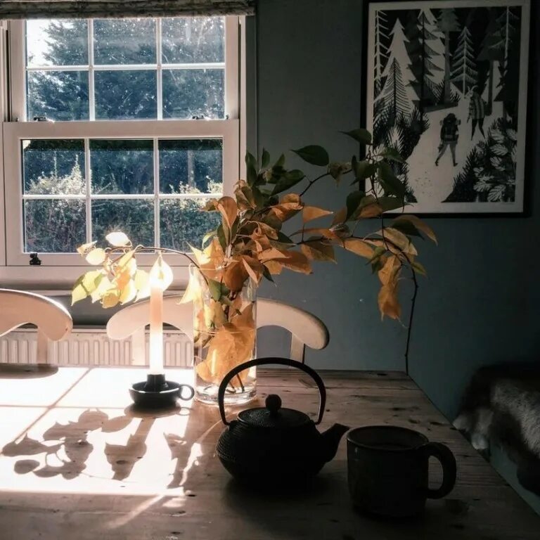 современный класс в начальной школе. интерьер учебного класса. уютный класс. интерьер классной комнаты в школе. современный школьный интерьер.