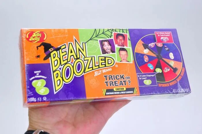 Bean boozled вкусы. Бин Бузлд с рулеткой. Самые невкусные Бин Бузлд. Конфеты Бин Бузлд вкусы на русском. Рулетка с бобами вкусами.