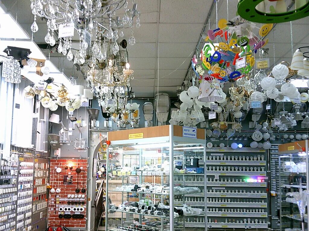 открытие магазина светильников. магазин галерея света орел. магазин люстр в орле. магазин люстр в орле. магазин света в москве большой выбор.