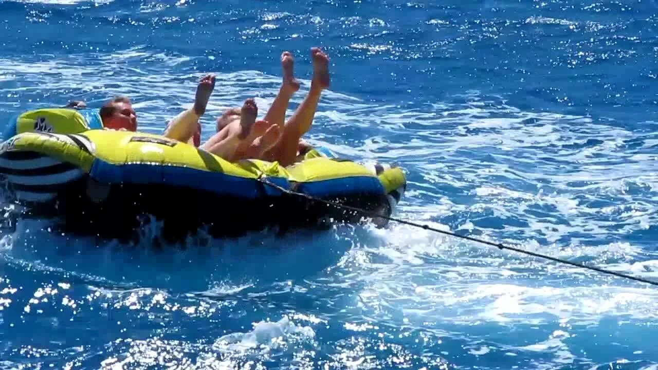 Катание на таблетке на море. Катание на банане на море. Катание на таблетке на море. Катание на таблетке на море. Парасейлинг анапа.