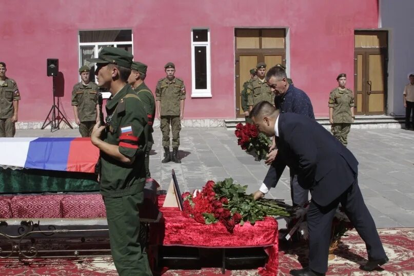 Праздник специальной военной операции. Ойбек Ишназаров. Прощаниҽ Ишназаровым Эдуардом. Музей специальной военной операции.