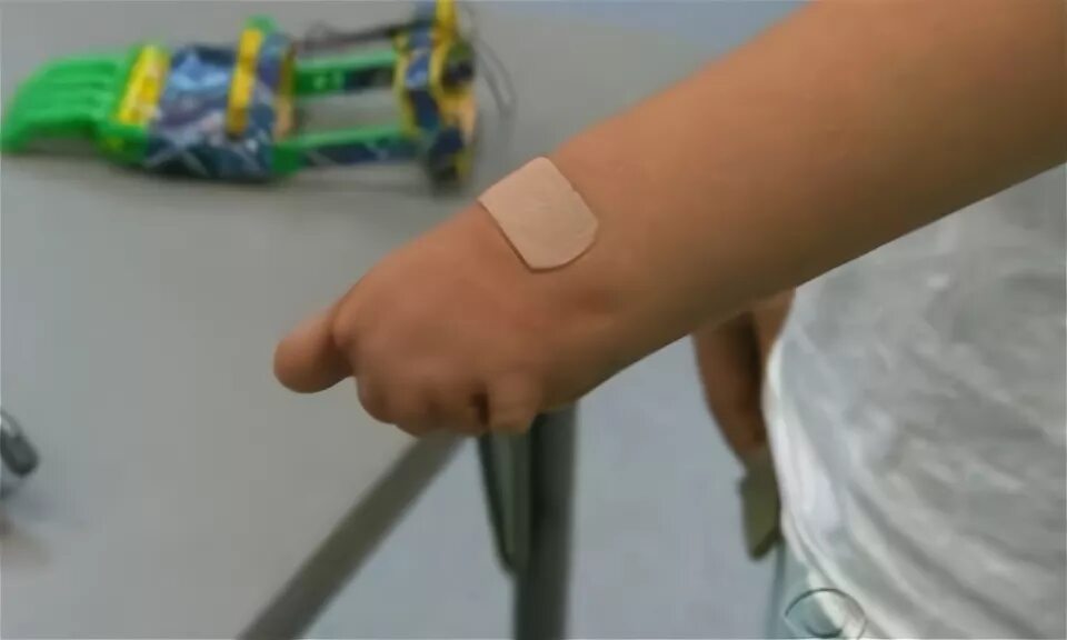 взорвалась зарядка. взорвался аккумулятор телефона. взорвалась зарядка. последствия взрыва телефона. Samsung note 7 взрывается.