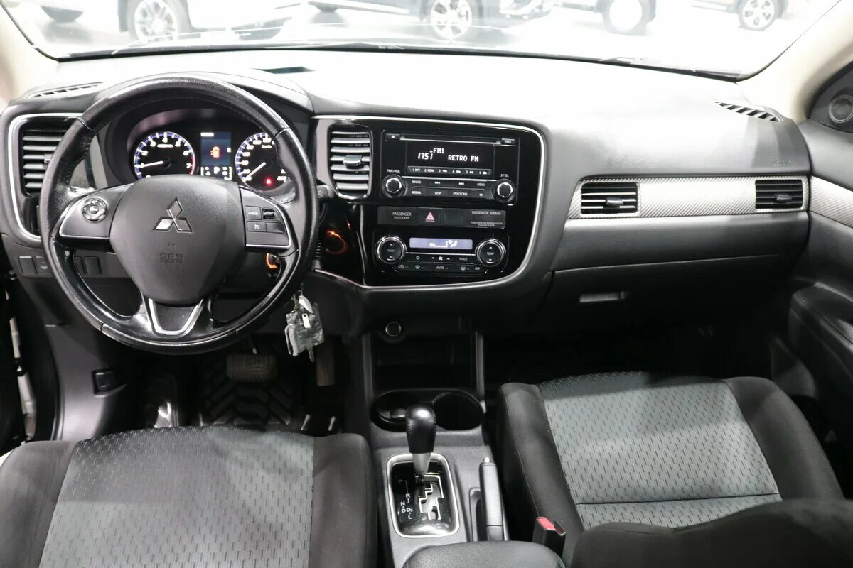 сколько ходит аутлендер 3. Mitsubishi outlander 2016 салон. Mitsubishi outlander 2021 салон. сколько ходит аутлендер 3. сколько ходит аутлендер 3.