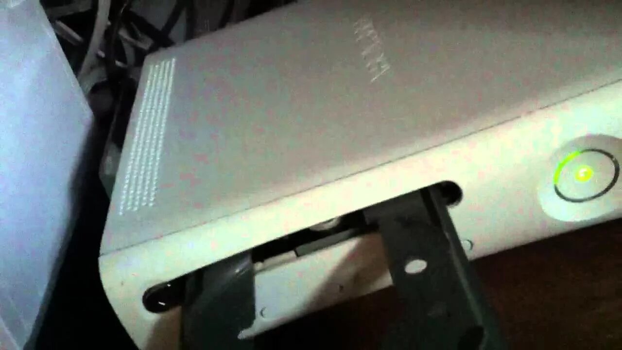 Xbox s есть дисковод. Крышка дисковода xbox 360. иксбокс 360 размер дисковода. xbox 360 не открывается дисковод. ps4 алюминиевая пластина защиты дисковода.