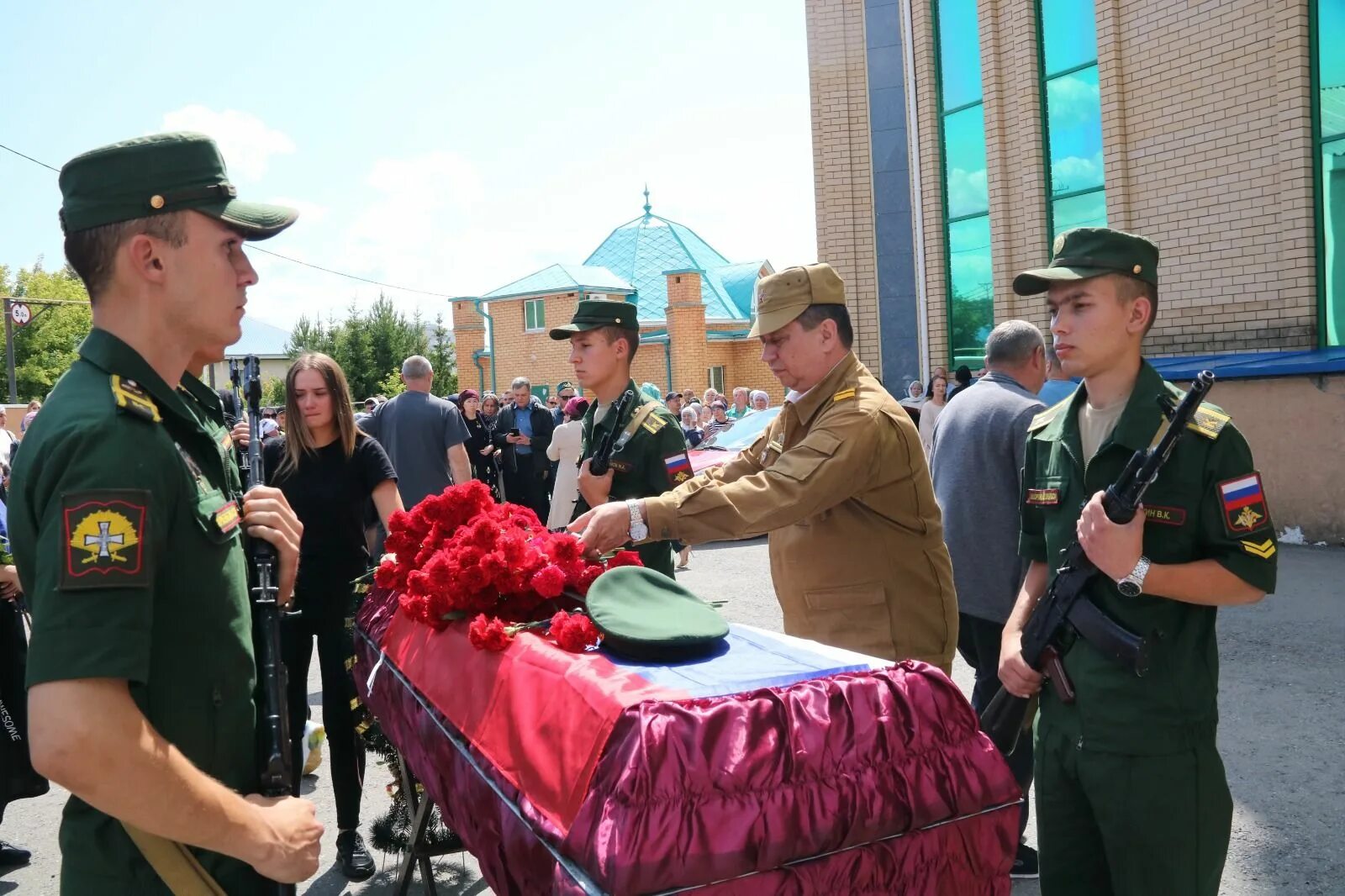 Лениногорск люди. Лениногорские вести. Главный архитектор лениногорска. Лениногорские вести новости. Администрация лениногорска.