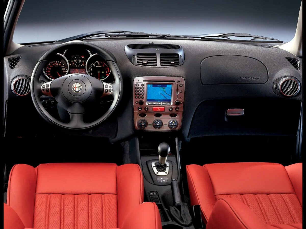 Alfa Romeo 147 салон. Alfa Romeo 147 Торпедо. Альфа Ромео 147 салон. Alfa Romeo 147 интерьер.