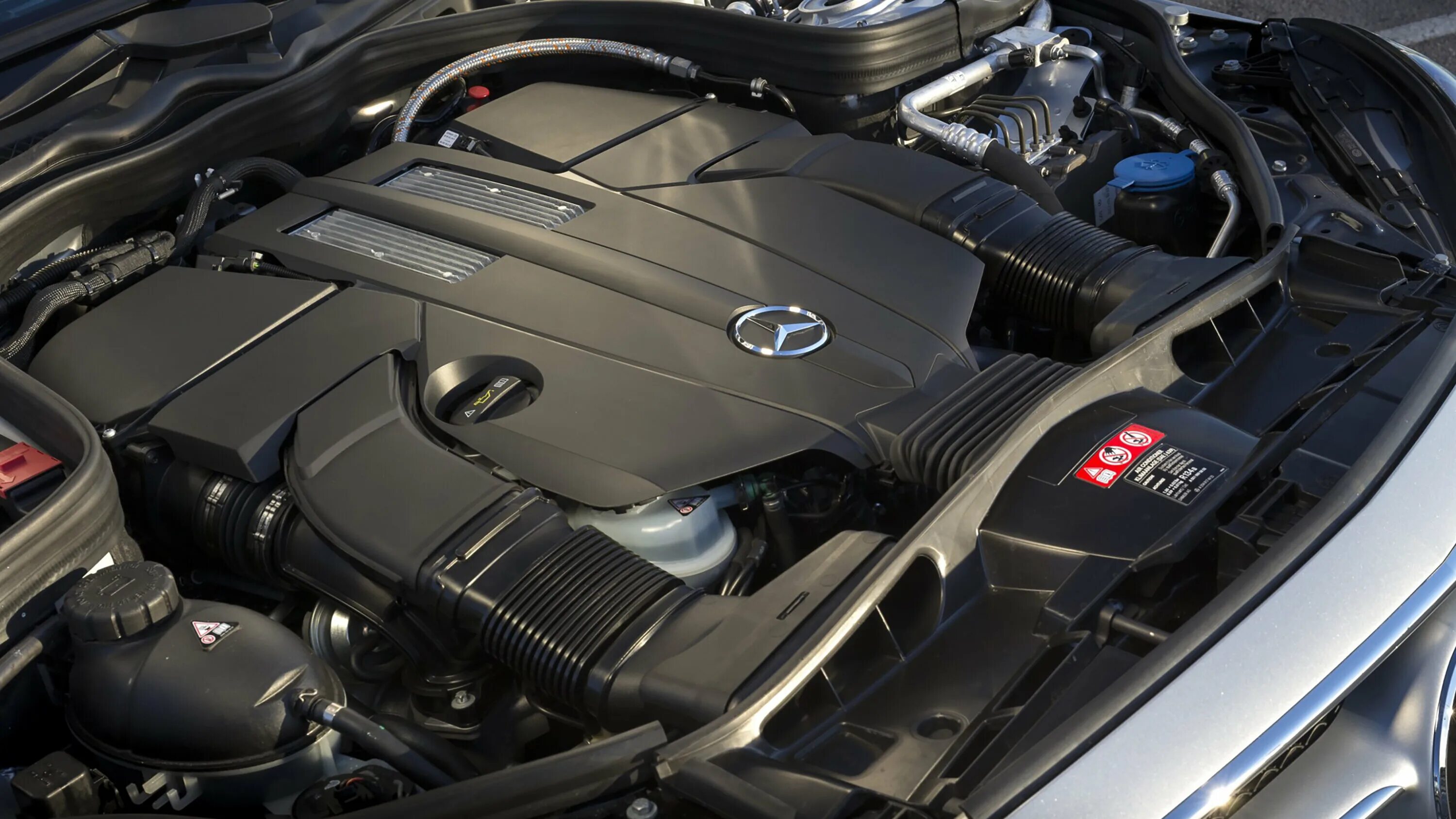 212 мотор мерседес. открытый капот мерседес е 200. Mercedes benz e200 двигатель. Mercedes w212 двигатели. Mercedes w212 двигатели.