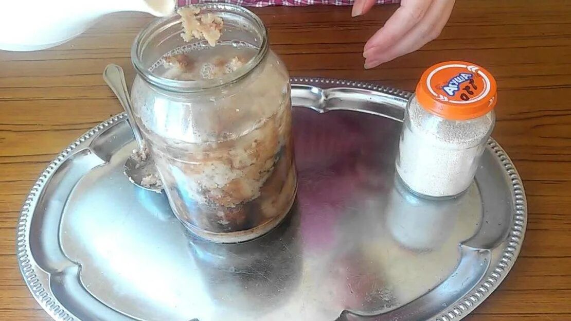 Что добавить чтобы квас был резким. Квас в банке. закваска для кваса. закваска для кваса в домашних условиях. самая быстрая закваска.