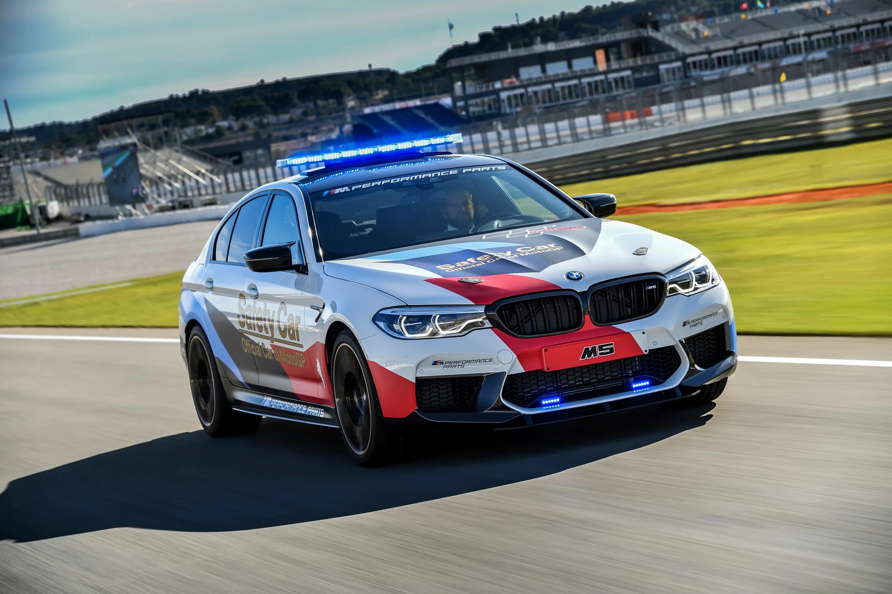 День м5. BMW m5 f1. БМВ m5 f90. BMW m5 f90 Рестайлинг. BMW m5 f90 Competition дрифт.