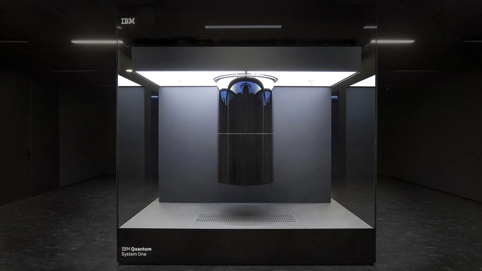 Квантовый компьютер в мире. Квантовые компьютеры IBM Q System one. Квантовый суперкомпьютер IBM. IBM Q System one 20 кубитов. IBM компьютеры 2019.