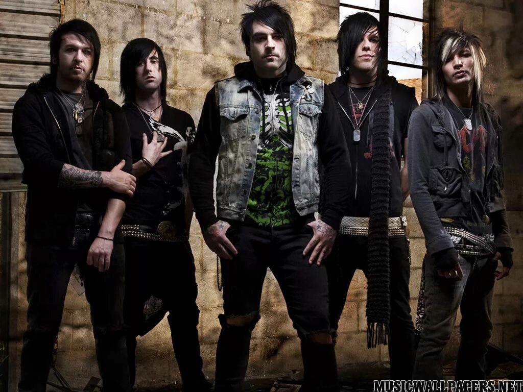 Asking alexandria. Группа asking alexandria 2021. Бен брюс asking alexandria 2022. Романтичная кость. Asking nothing.