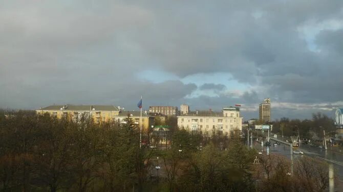 Прогноз луганск. Дождь в луганске. гроза и град в луганске. дождь в луганске сегодня. гроза в москве.