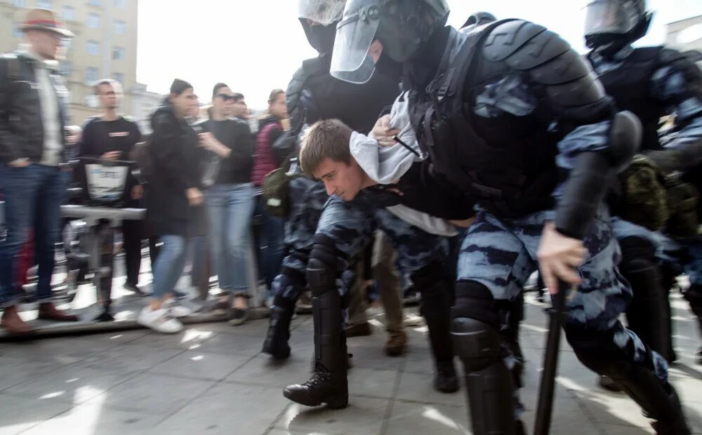 Митинг ук. Подавление массовых беспорядков. Массовые беспорядки в Москве. Массовые беспорядки Росгвардия. Массовые беспорядки полиция Россия.