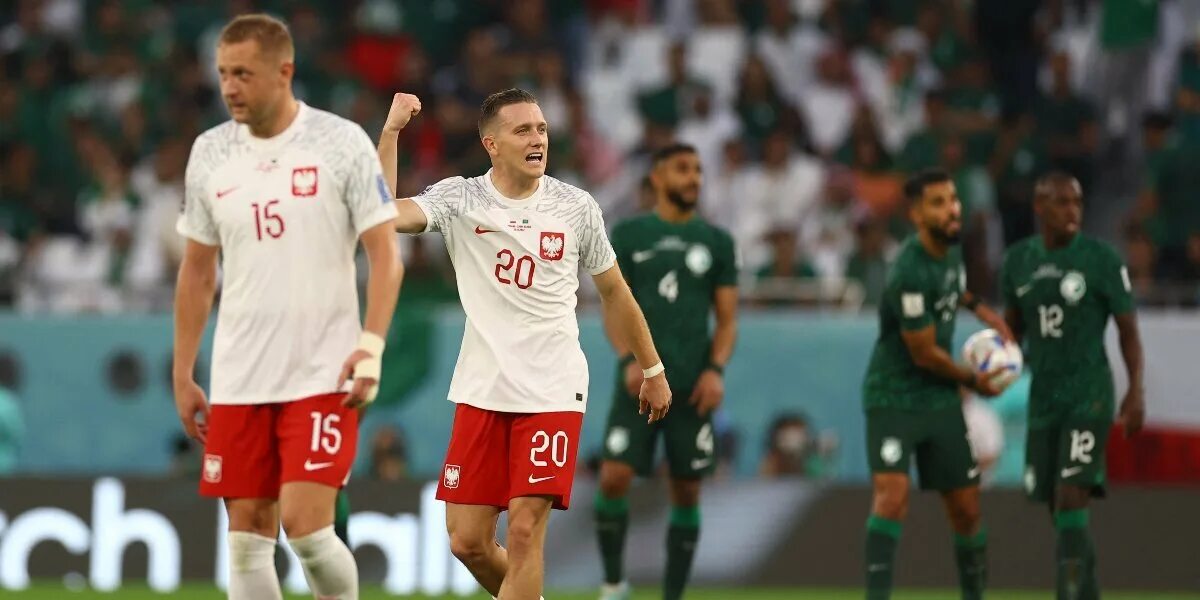 Польша саудовская аравия группа. Сборная саудовской аравии 2018. Lewandowski 2022. Левандовски футболист 2022. Польше саудовской аравии.