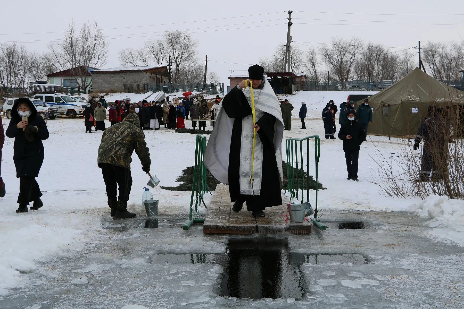 Гадать на крещение 19. Крещенские морозы. крещение морозы. невинномысск крещенские купания. праздник крещения в дорогобуже.