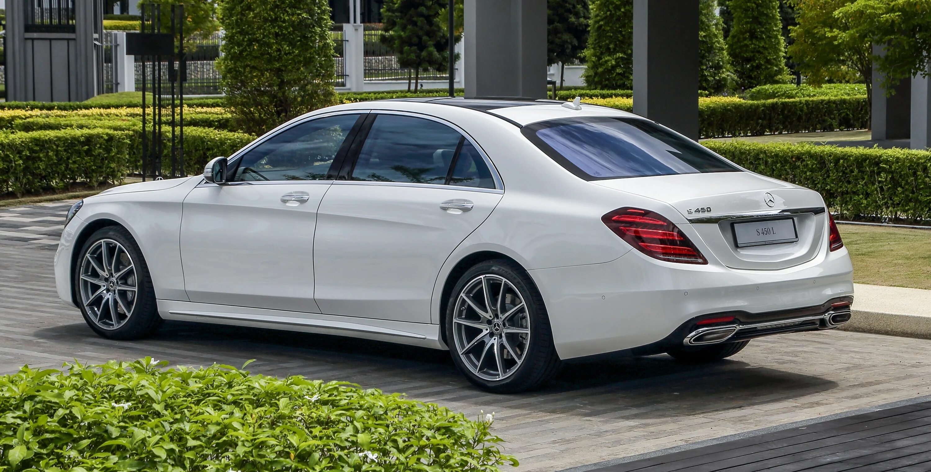 Mercedes s450. Mercedes Benz w222 s450. Мерседес s450 AMG. Мерседес Бенц s560. Mercedes-Benz s class 450.