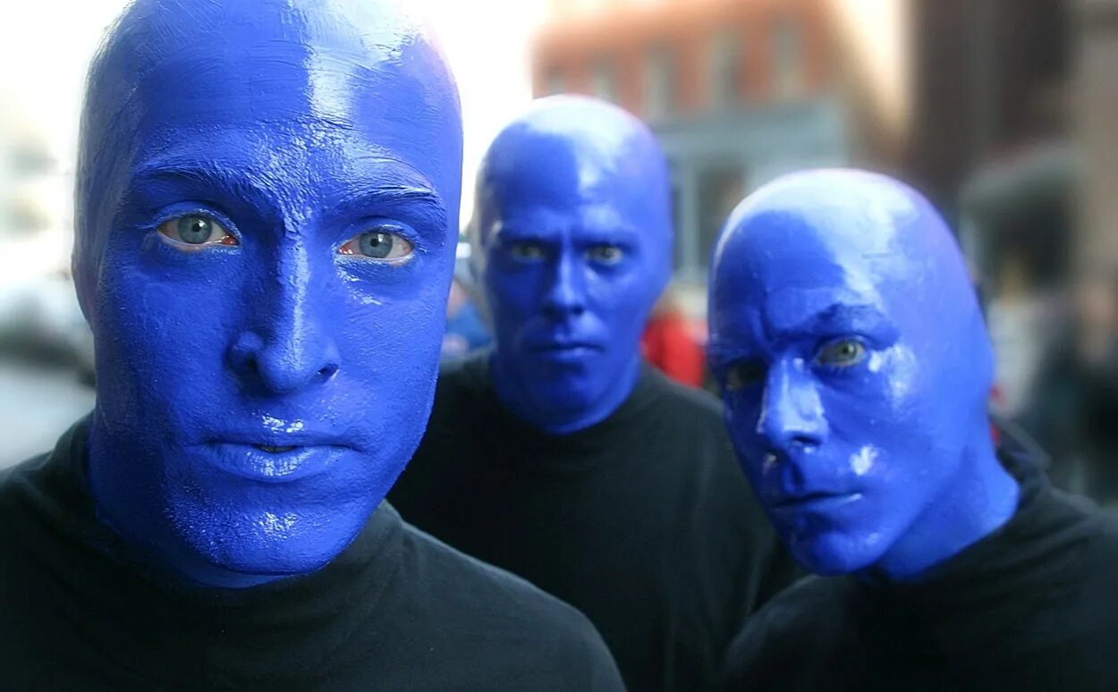 Blue man Group солистка. Blue man Group шоу. Синее лицо. Синий инопланетянин.
