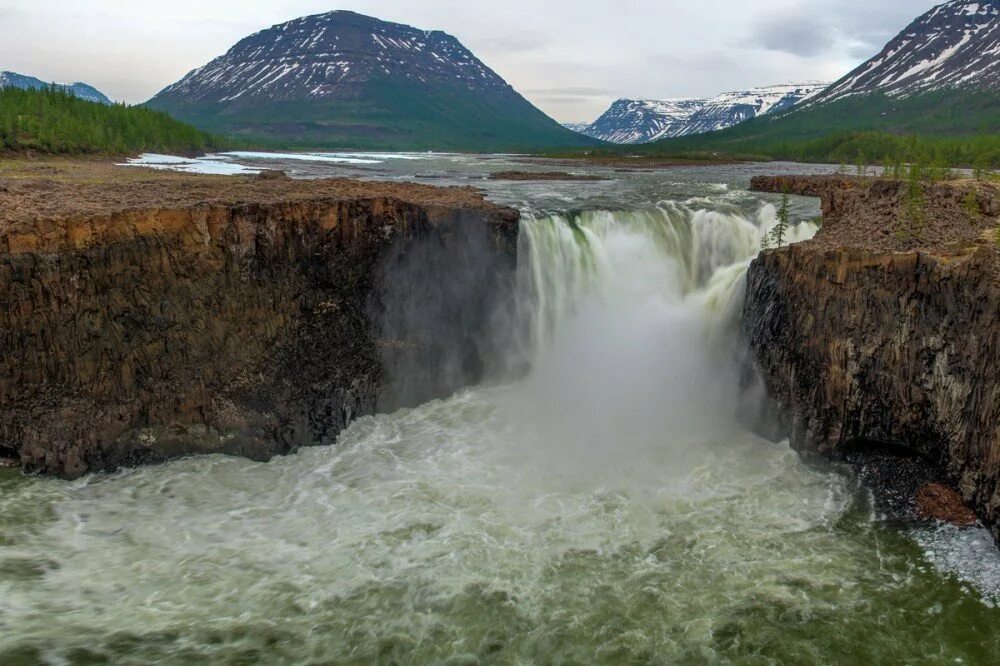 Тальниковый водопад Красноярский край. Тальниковый водопад Путорана. Плато Путорана водопады. Тальниковый водопад на Таймыре. Действующий водопад